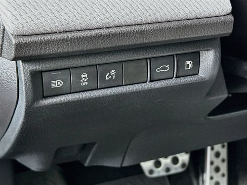 Used 2025 Toyota Camry SE FWD image 10