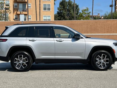 New 2025 Jeep Grand Cherokee Limited image 3