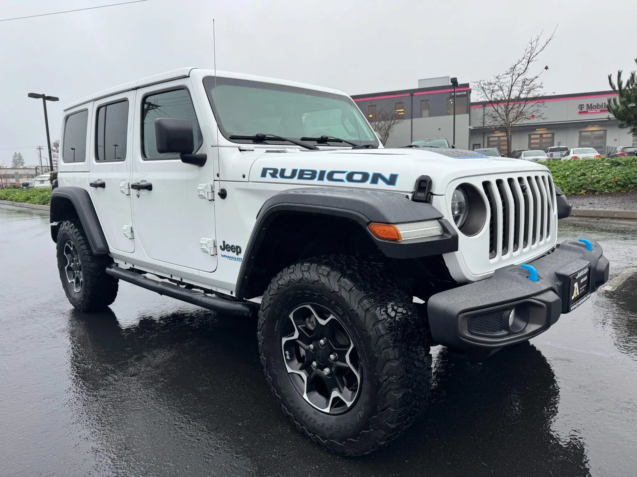 Used 2021 Jeep Wrangler Unlimited Rubicon 4xe w/ Cold Weather Group AWD/4WD image 2