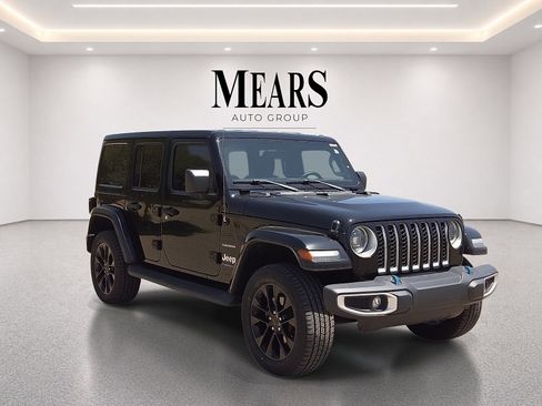Used 2023 Jeep Wrangler Unlimited Sahara AWD/4WD image 7