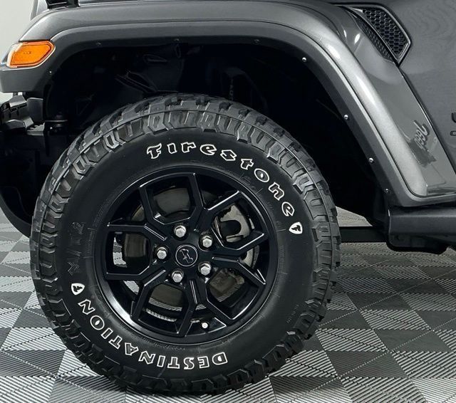 Used 2024 Jeep Gladiator Sport AWD/4WD image 11