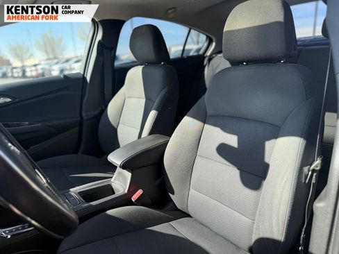 Used 2018 Chevrolet Cruze LT w/ Sun And Sound Package image 32