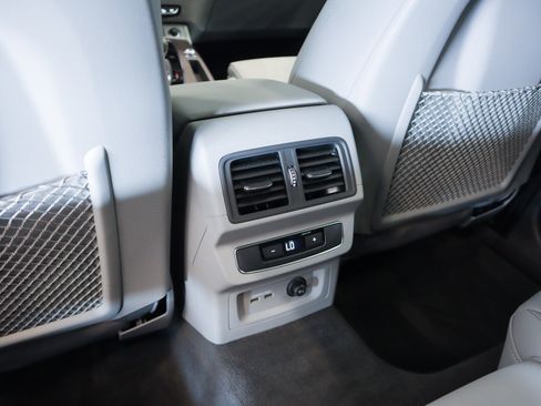 Used 2024 Audi Q5 e Premium w/ Convenience Package image 31