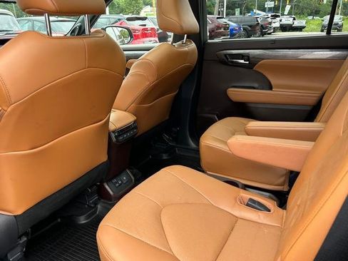 Used 2022 Toyota Highlander Platinum image 14