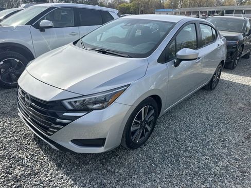Used 2025 Nissan Versa SV image 1