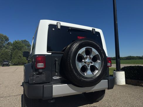 Used 2017 Jeep Wrangler Sahara w/ Quick Order Package 24E Chief AWD/4WD image 12