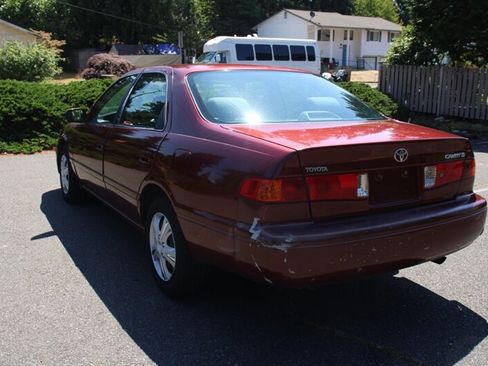 Used 2000 Toyota Camry LE FWD image 4