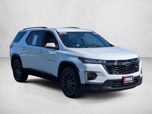 Used 2023 Chevrolet Traverse RS FWD image 3