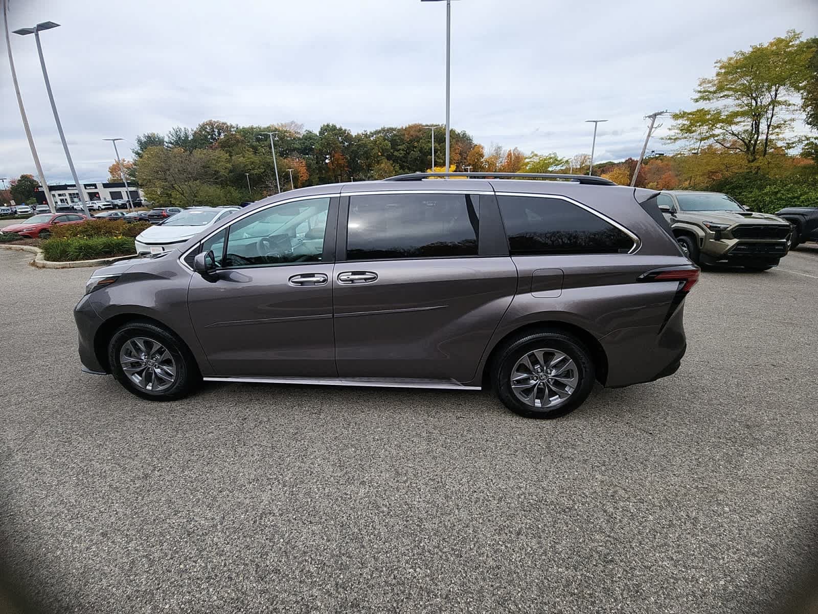 Used 2022 Toyota Sienna XLE AWD/4WD image 23