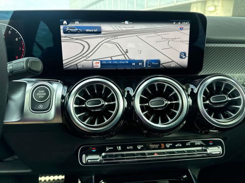 Used 2025 Mercedes-Benz GLB 250 image 11