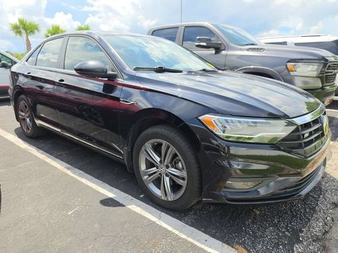 Used 2019 Volkswagen Jetta R-Line w/ R-Line Cold Weather Package FWD image 3