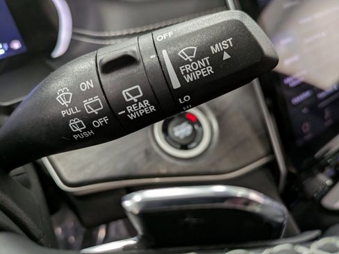 Used 2022 Jeep Grand Cherokee L Limited w/ Luxury Tech Group II image 17