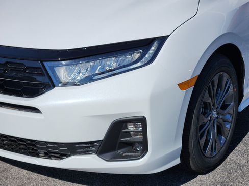 New 2026 Honda Odyssey Touring image 11
