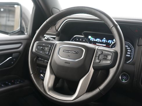 Used 2021 GMC Yukon XL Denali image 16