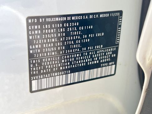 Certified 2024 Volkswagen Tiguan SE image 34