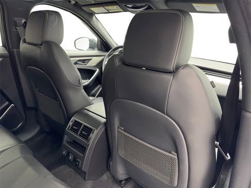 Used 2024 Jaguar F-PACE R-Dynamic S image 39