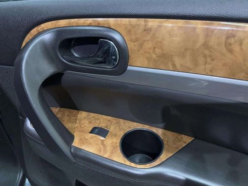 Used 2011 Buick Enclave CX image 43