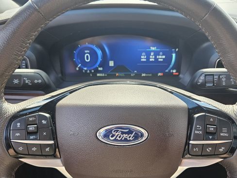 Used 2024 Ford Explorer King Ranch w/ Technology Package image 22