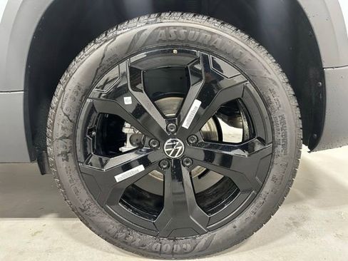 New 2026 Volkswagen Taos SE AWD/4WD image 20