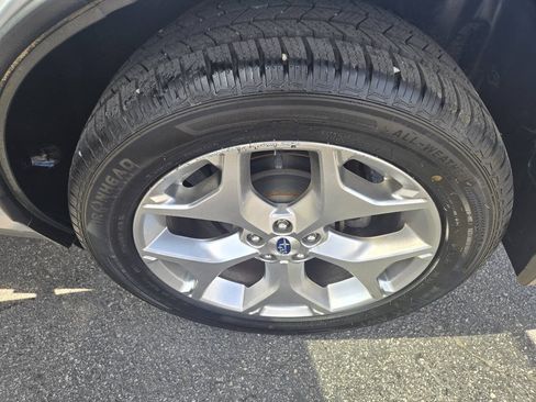 Used 2017 Subaru Forester 2.5i Touring AWD/4WD image 12
