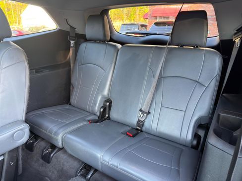 Used 2020 Buick Enclave Essence image 12