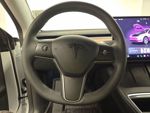 Used 2023 Tesla Model Y 2WD image 12