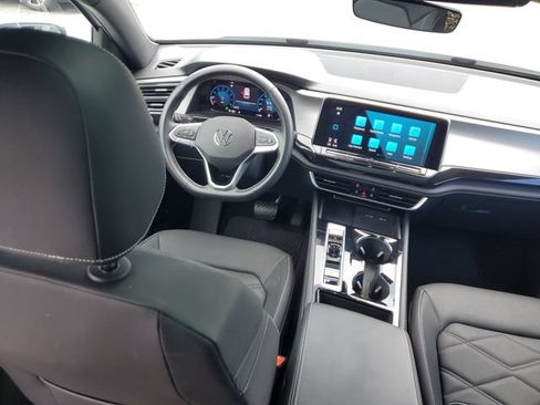 Used 2025 Volkswagen Atlas Cross Sport SE w/ Panoramic Sunroof Package FWD image 7