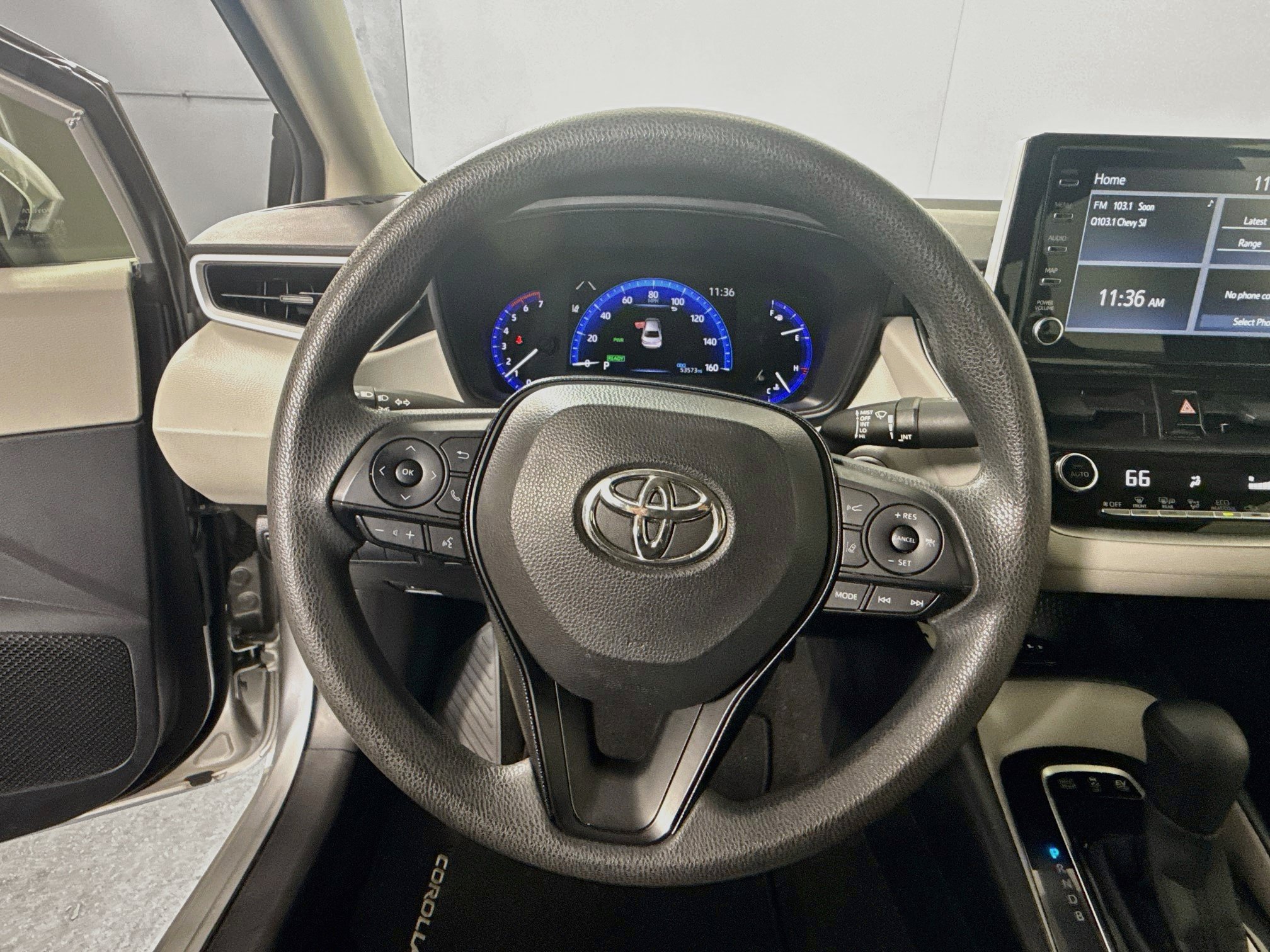 Used 2020 Toyota Corolla LE FWD image 11