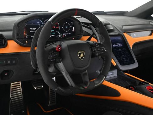Used 2025 Lamborghini Revuelto AWD/4WD image 10