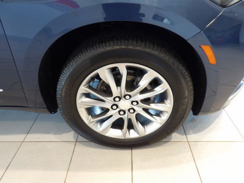 Used 2022 Buick Enclave Avenir w/ Avenir Technology Package AWD/4WD image 28