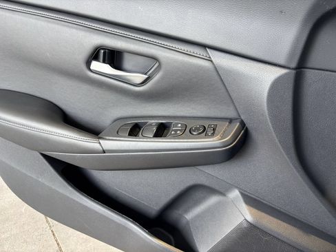 Used 2025 Nissan Sentra SV FWD image 18