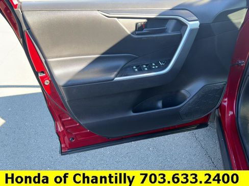 Used 2021 Toyota RAV4 LE AWD/4WD image 53