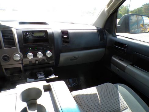 Used 2012 Toyota Tundra 4x4 CrewMax w/ Tow Pkg image 11
