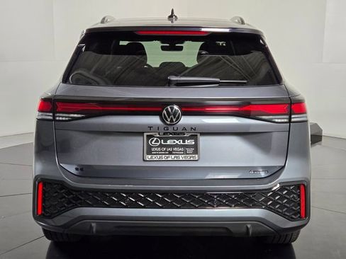 Used 2025 Volkswagen Tiguan SE R-Line AWD/4WD image 5