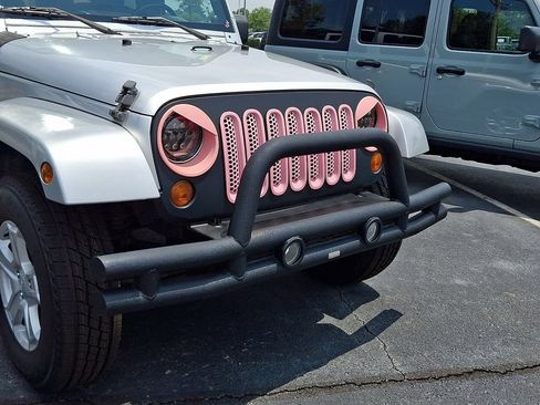 Used 2007 Jeep Wrangler Unlimited Sahara w/ Dual Top Group AWD/4WD image 25