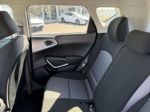 Used 2025 Kia Soul LX w/ LX Technology Package image 39
