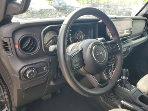 Used 2024 Jeep Wrangler Unlimited Rubicon AWD/4WD image 10
