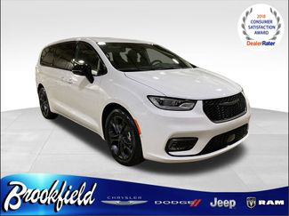 New 2026 Chrysler Pacifica Select video 1