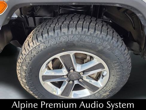 Used 2018 Jeep Wrangler Unlimited Sahara AWD/4WD image 19