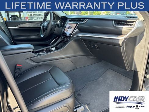 Used 2023 Jeep Grand Cherokee Limited w/ Luxury Tech Group II AWD/4WD image 14