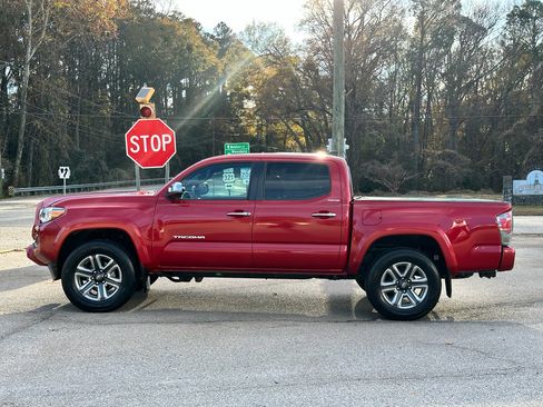 Used 2019 Toyota Tacoma Limited image 4