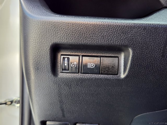 Used 2021 Toyota RAV4 LE FWD image 26