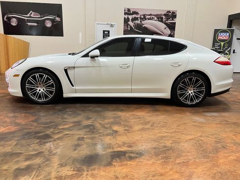 Used 2013 Porsche Panamera 4 image 6