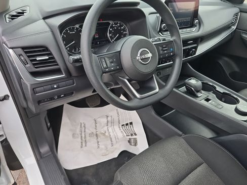 Used 2024 Nissan Rogue SV AWD/4WD image 16