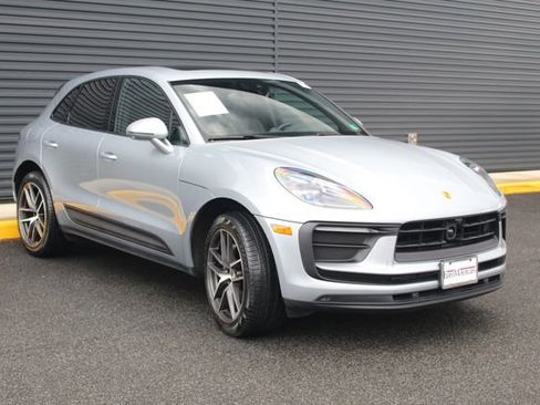 Certified 2025 Porsche Macan image 10