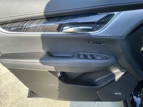 Certified 2025 Cadillac XT6 Premium Luxury image 23