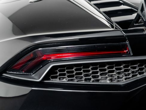 Used 2016 Lamborghini Huracan LP 610-4 image 11