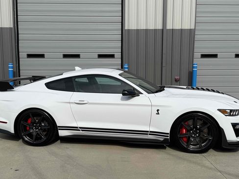 Used 2021 Ford Mustang Shelby GT500 w/ Carbon Fiber Track Pack image 8