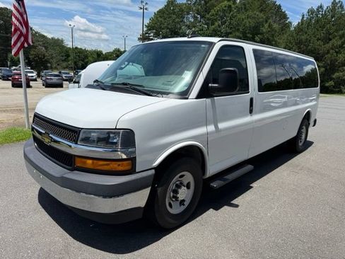 Used 2019 Chevrolet Express 3500 LT w/ LT Preferred Equipment Group RWD image 3