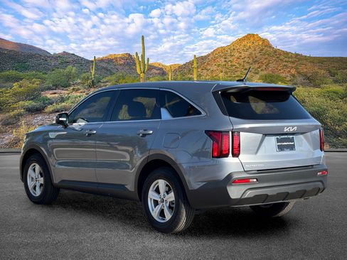 Certified 2023 Kia Sorento LX FWD image 9